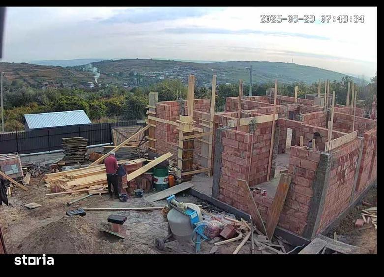 Casă cu 4 camere cu Teren 500 Mp în Tomești