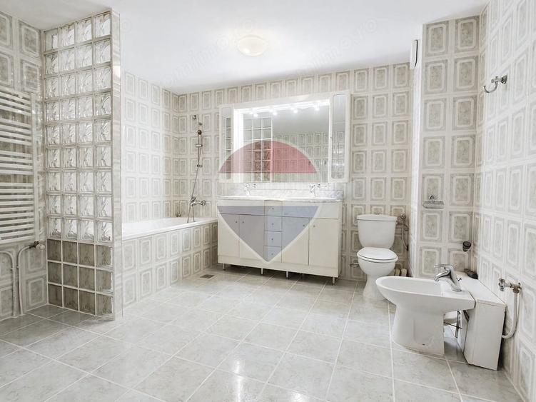 Apartament cu 3 camere decomandat în Gara de Nord