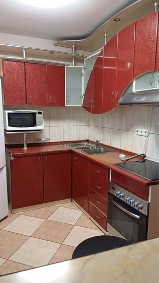 Apartament cu 3 camere în Decebal