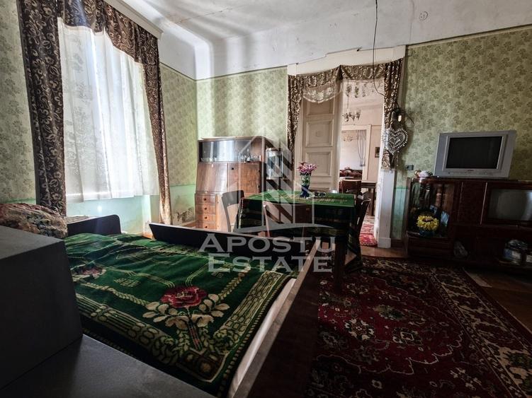 Casă individuală cu 6 camere cu Canalizare în Pesac