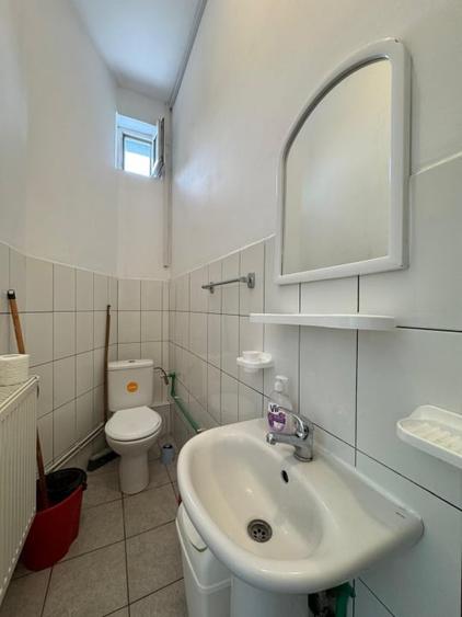 Casă individuală cu 18 camere decomandat cu Canalizare în Carierei