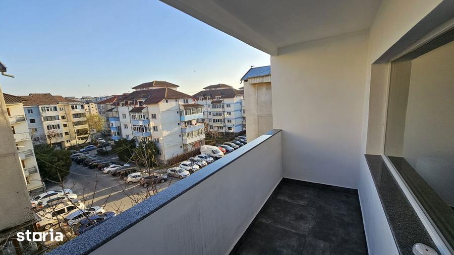Apartament cu 3 camere decomandat în Micro 2