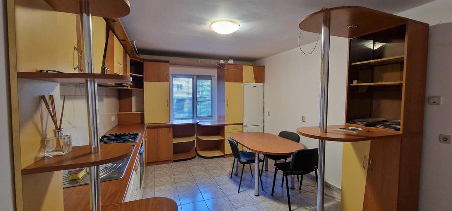 Apartament cu 3 camere decomandat în Zorilor