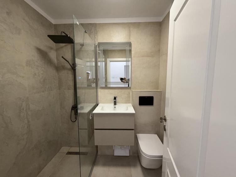 Apartament cu 3 camere semidecomandat în Floreasca