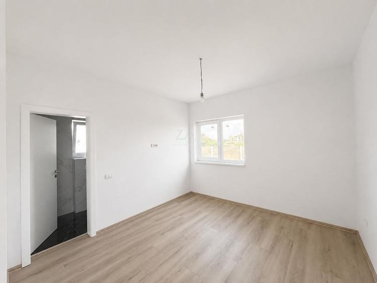 Duplex cu 4 camere cu Canalizare în Moșnița Veche