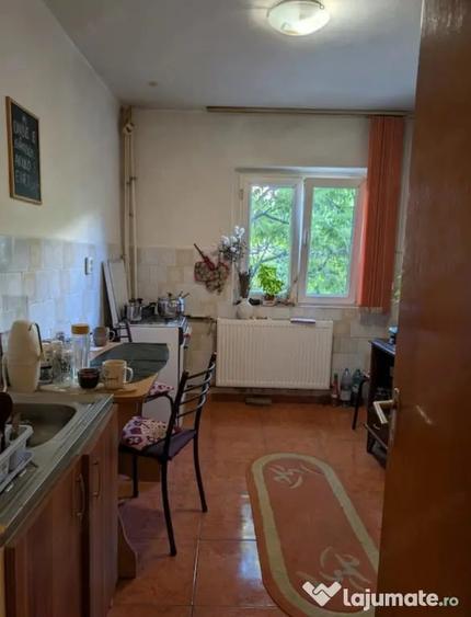 Apartament cu 2 camere decomandat în Berceni