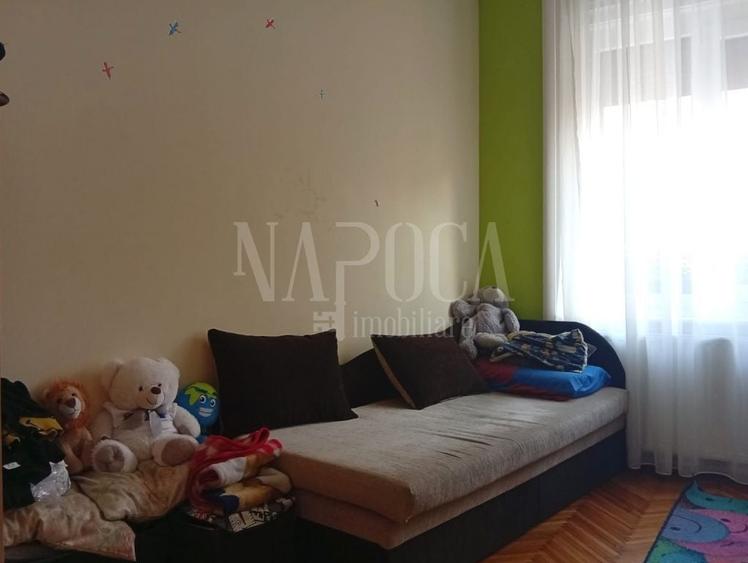 Casă individuală cu 4 camere cu Canalizare în Central