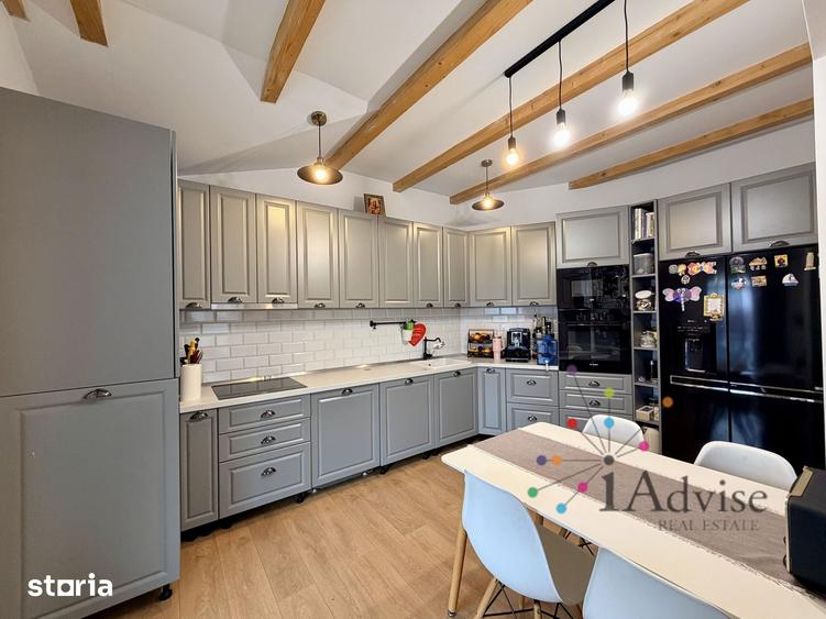 Apartament cu 4 camere, mobilat în Est