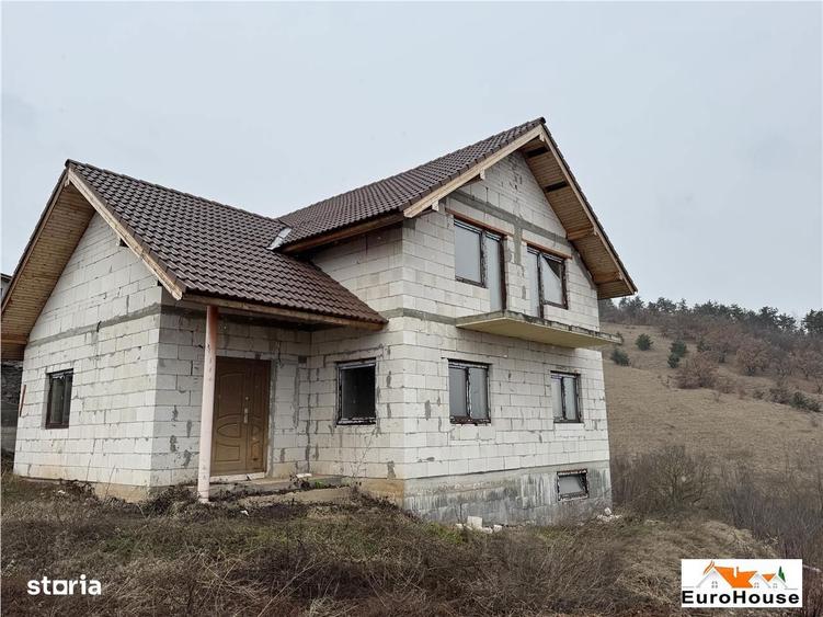 Casă cu 4 camere cu Teren 1062 Mp în Micești