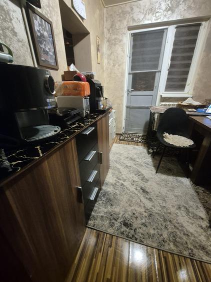 Apartament cu 3 camere semidecomandat, mobilat în Valea Rosie