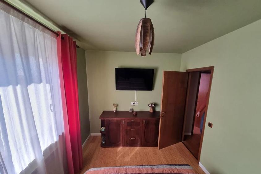 Apartament cu 3 camere semidecomandat în Vatra Luminoasă