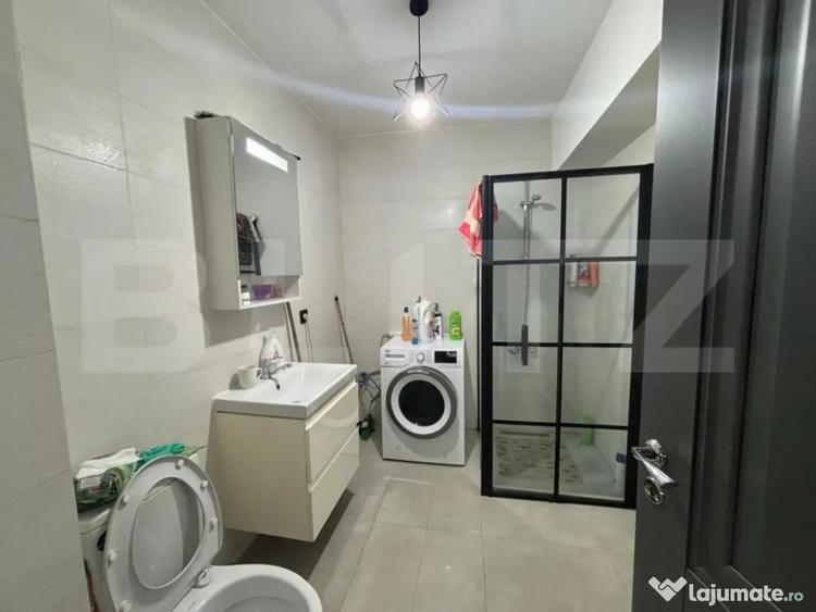 Apartament cu 3 camere semidecomandat, mobilat în Calea Moldovei
