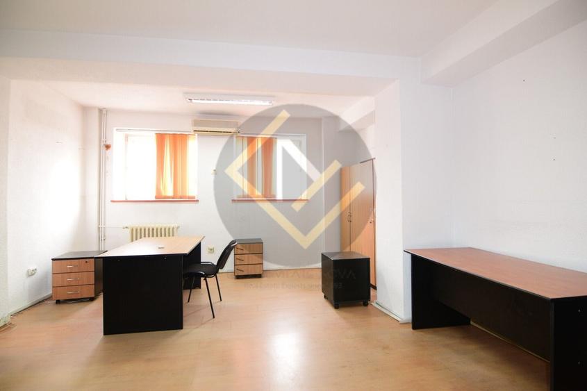 Casă individuală cu 23 camere cu Teren 475 Mp în Unirii