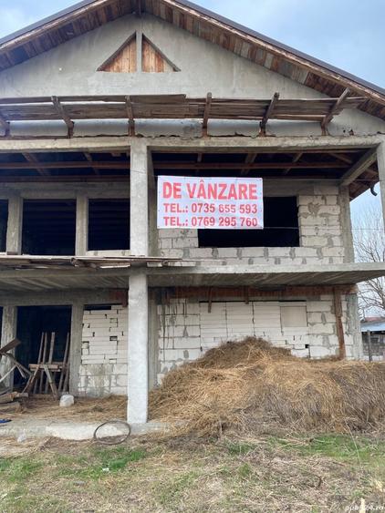 Casă cu 4 camere cu Teren 1280 Mp în Lilieci