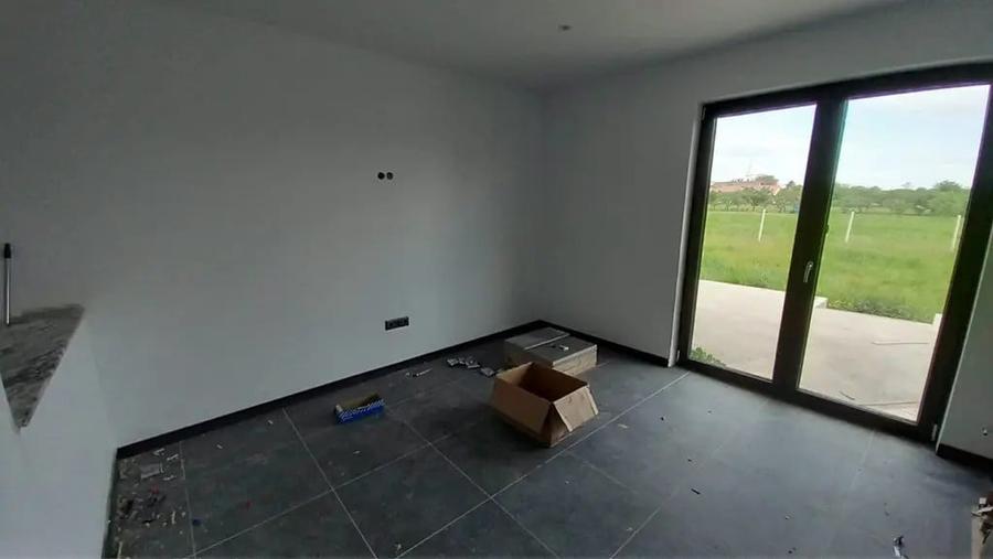Casă cu 3 camere în Micula