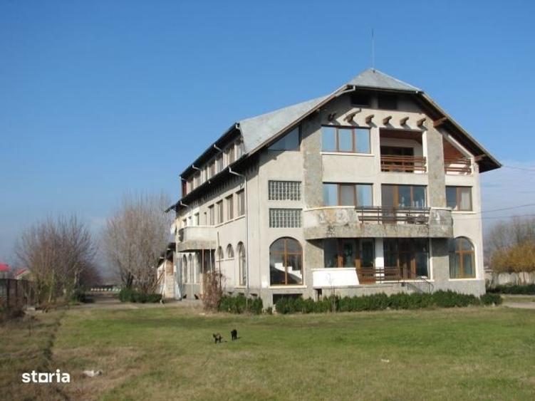 Casă cu 4 camere în Uiești