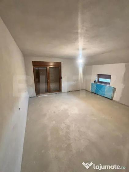 Casă cu 5 camere cu Teren 5000 Mp în Unirea