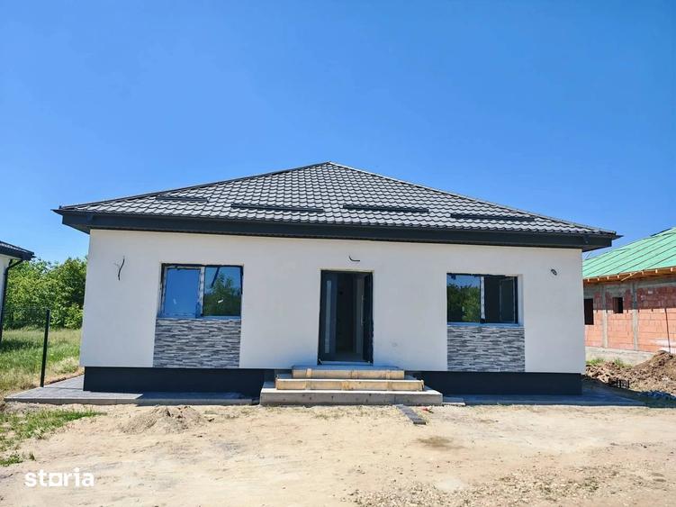 Casă cu 4 camere cu Teren 400 Mp în Crevedia