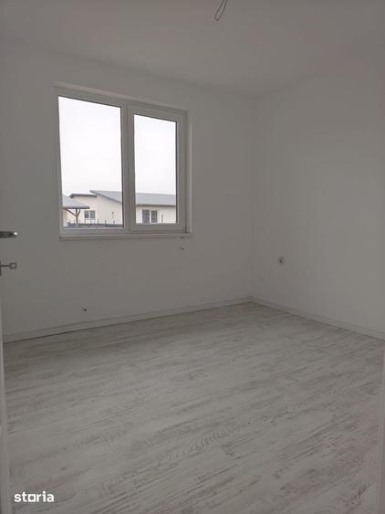 Casă cu 3 camere cu Teren 250 Mp în Crevedia