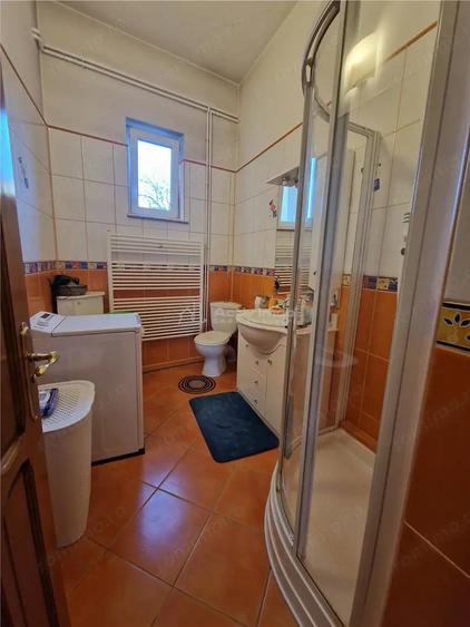 Casă cu 8 camere cu Teren 866 Mp în 1 Mai