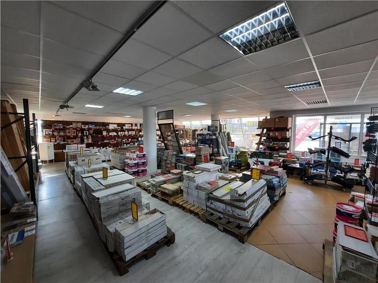 Spațiu comercial, de 450 mp, în Vest