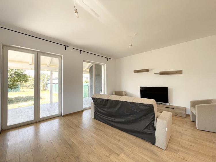 Duplex cu 4 camere cu Canalizare în Moșnița Nouă