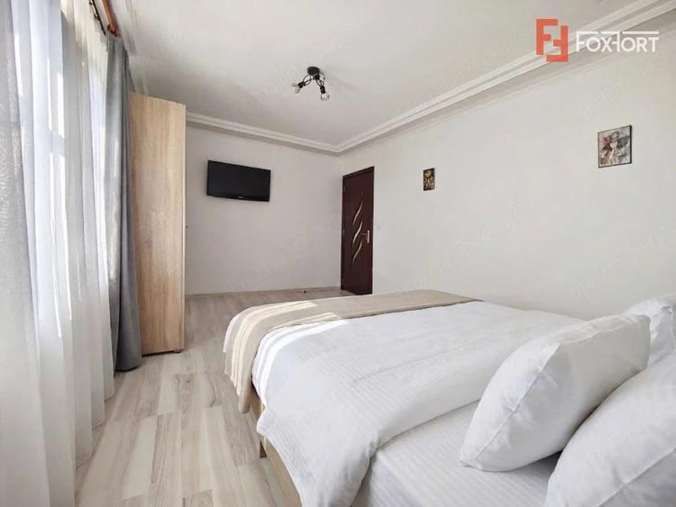 Apartament cu 3 camere semidecomandat în Girocului