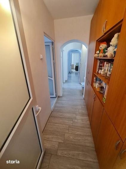 Vind 4camere decomandat etaj 2 - 4