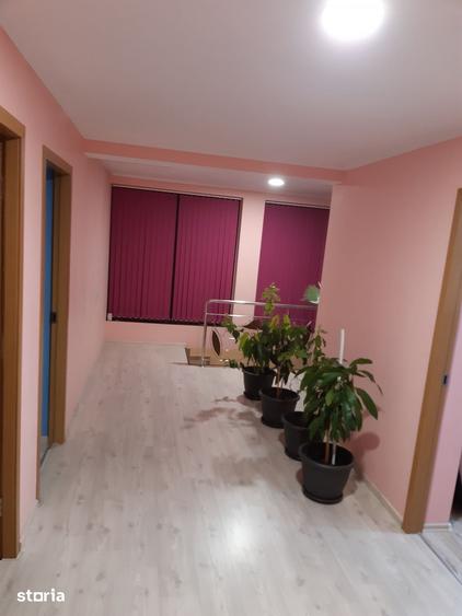 Casă cu 7 camere cu Teren 1702 Mp în Groși