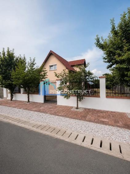 Casă individuală cu 5 camere cu Canalizare în Dumbrăvița