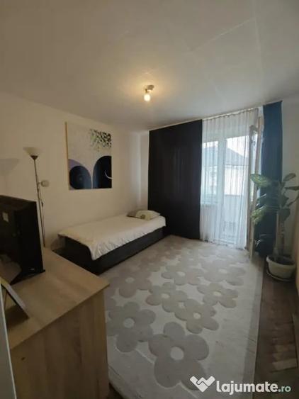 Apartament cu 4 camere decomandat în Săsar