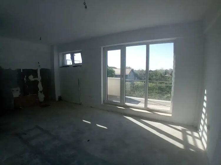 Duplex cu 4 camere cu Canalizare în Chitila