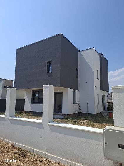 Casă cu 4 camere în Cârcea