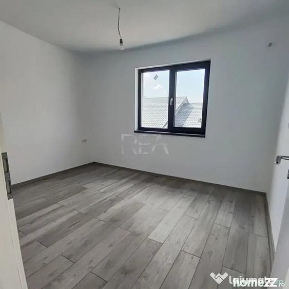 Casă cu 5 camere cu Teren 400 Mp în Domnești