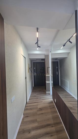 Apartament cu 3 camere semidecomandat, mobilat în Calea Turzii