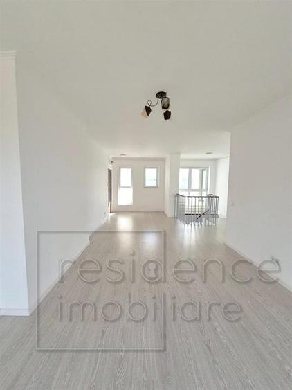 Apartament cu 4 camere decomandat în Grigorescu