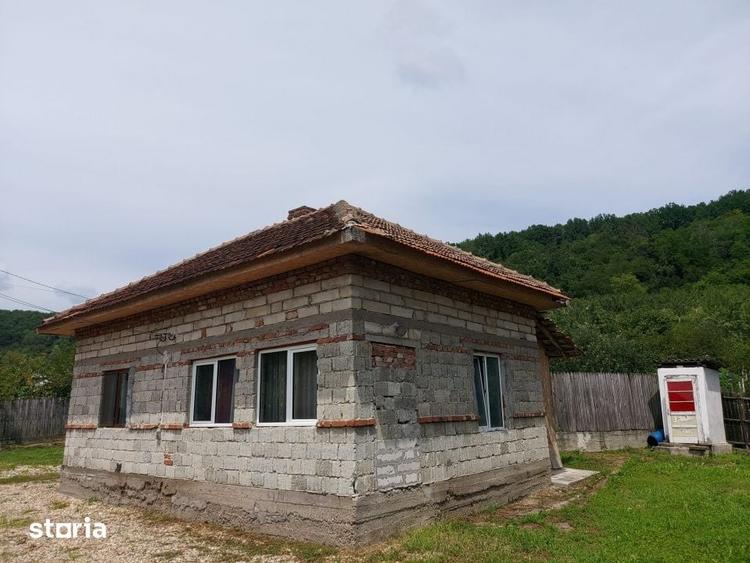 Casă cu 4 camere cu Teren 405 Mp în Ștefănești