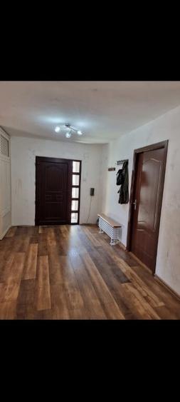 Casă cu 5 camere cu Teren 377 Mp în Central