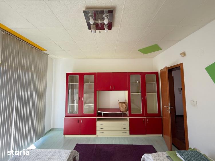 Casă cu 9 camere cu Teren 204 Mp în Telegrafului