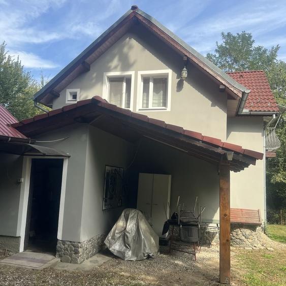 Casă cu 4 camere în Central