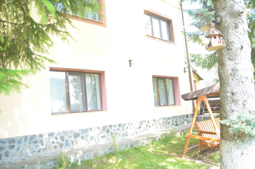 Casă individuală cu 5 camere cu Teren 500 Mp în Central