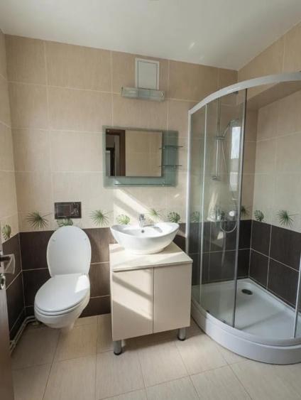 Apartament cu 4 camere decomandat, mobilat în Central