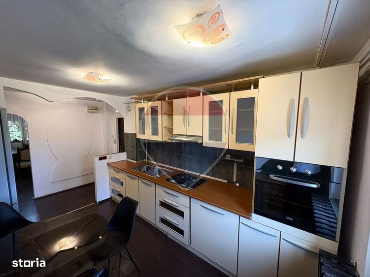 Apartament cu 4 camere semidecomandat în Traian