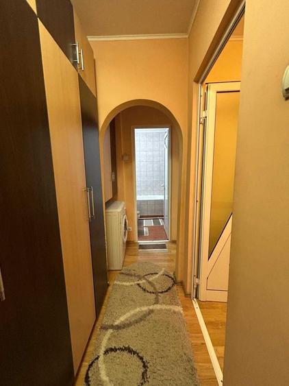 Apartament cu 3 camere semidecomandat în Dacia