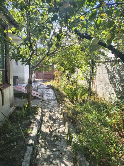 Casă individuală cu 3 camere cu Canalizare în Central