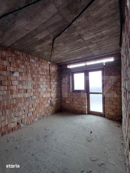 Casă cu 10 camere cu Teren 1800 Mp în Luna