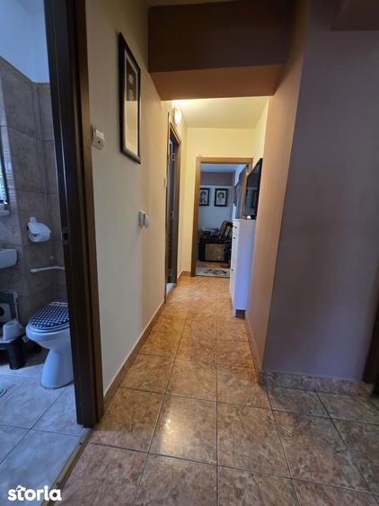 Apartament cu 4 camere decomandat în Calea București