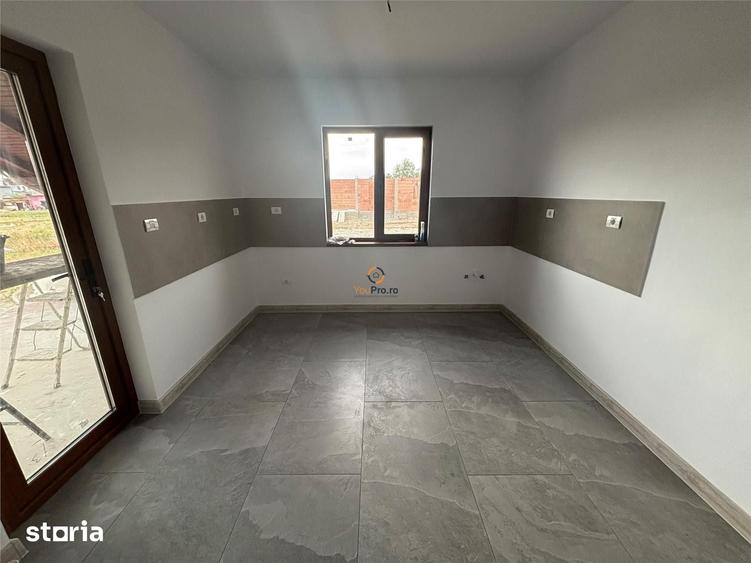 Casă cu 3 camere cu Teren 468 Mp în Sânmihaiu Român