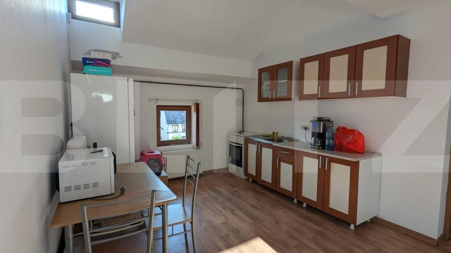 Apartament cu 3 camere semidecomandat, mobilat în Girocului