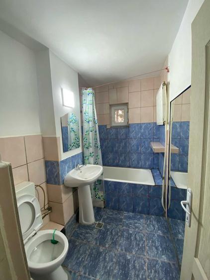 Ofer spre inchiriere apartament 2 camere, semidecomandat, zona Zamca, utilat, centrala termica, termopane, etaj 1. Pret 300 euro + o garantie. - 5